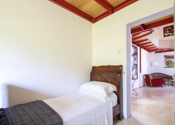 Charming Pool In The Siena Countryside וילה