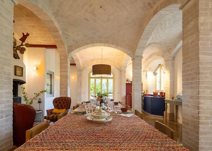 Charming Pool In The Siena Countryside וילה