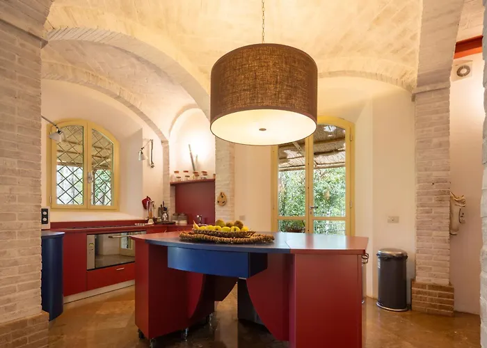 Charming Pool In The Siena Countryside וילה