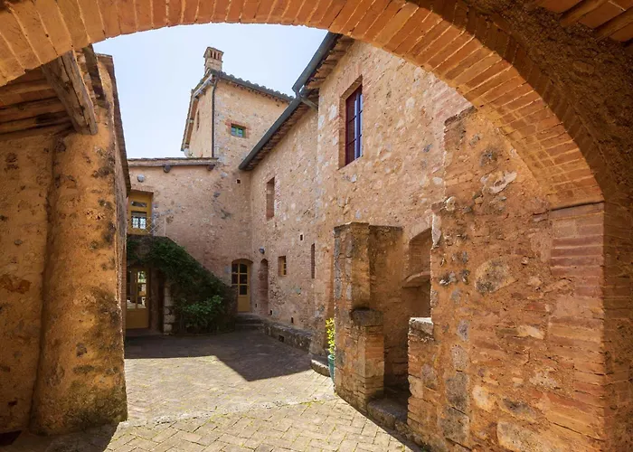 Charming Pool In The Siena Countryside
